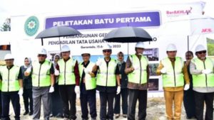 Marten Taha Letakkan Batu Pertama Pembangunan Kantor PTUN Gorontalo