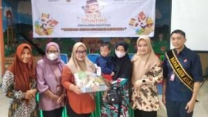 Tekan Stunting, Pemkot Gorontalo Bersama PT. Telkomsel Salurkan Bantuan Makanan Bergizi