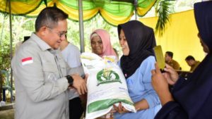 Wali Kota Gorontalo Salurkan Bantuan CPP Kepada 16.500 KPM