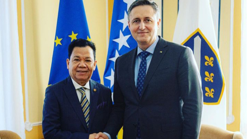 Roem Kono menerima kunjungan anggota presidensi Bosnia dan Herzegovina.