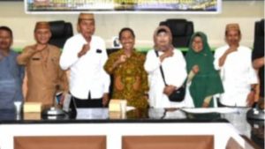 Bupati Ingatkan Jaga Nama Baik Daerah Kepada Kontingen Penas XVI Petani Nelayan