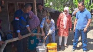 Bupati Nelson Pomalingo Salurkan Air Bersih Bantu Warga Terdampak Kekeringan