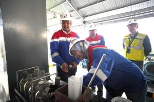 Pastikan Kehandalan Sarfas, Direktur Keuangan PT Pertamina (Persero) Kunjungi Unit Operasi di Wilayah Sulawesi