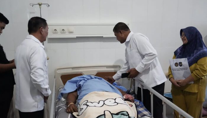 Dirjenpas Kemenimipas Jenguk Petugas Lapas yang Dirawat di RSUD Nabire Akibat Diserang Napi