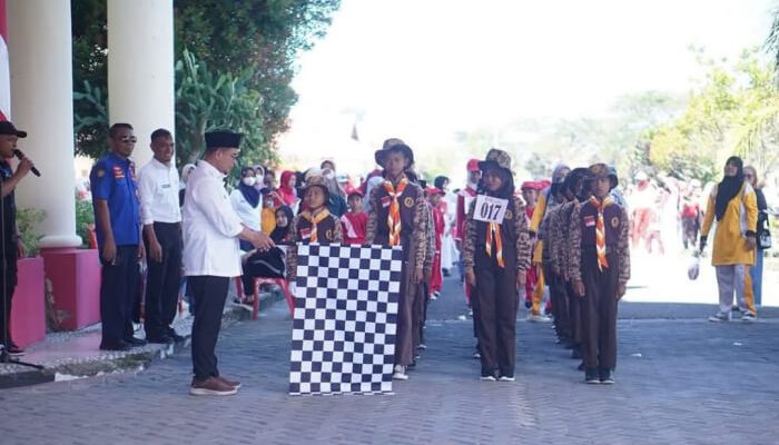 Puluhan Peserta Antusias Ikuti Gerak Jalan Meriahkan HUT Ke-80 RI