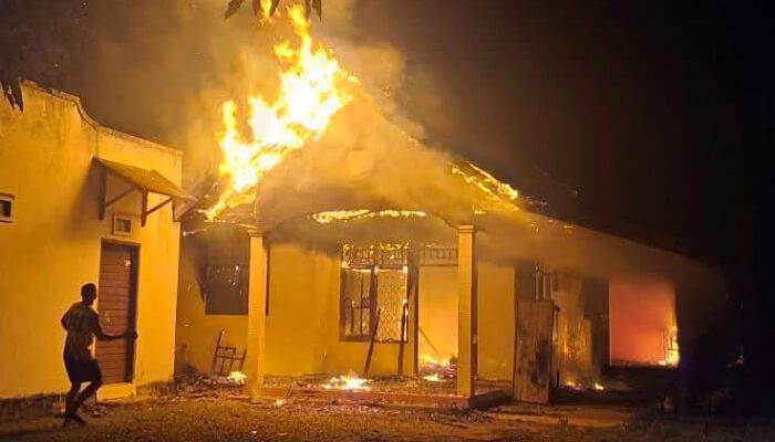 Si Jago Merah Lalap Rumah Warga di Isimu Selatan