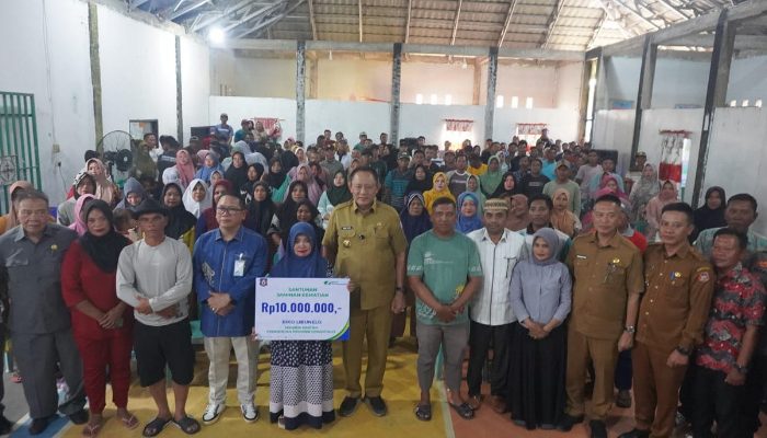 Serahkan Kartu Jamsos, Syarifudin: Bukti Gubernur Realisasikan Janji-janji Kampanye