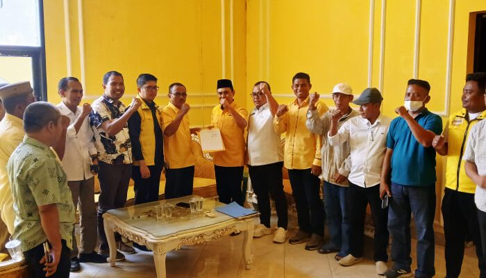 Zulfikar Usira Daftar Calon Ketua DPD II Golkar Kabgor Didampingi Hendra Hemeto