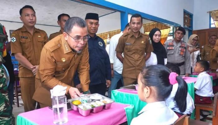 Bupati Sirajudin Lasena Launching Program MBG di SDN 4 Sangkub