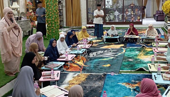Lantunan Ayat Suci Al-Quran Hiasi Kediaman Rahmijati Jahja di Malam Ramadan