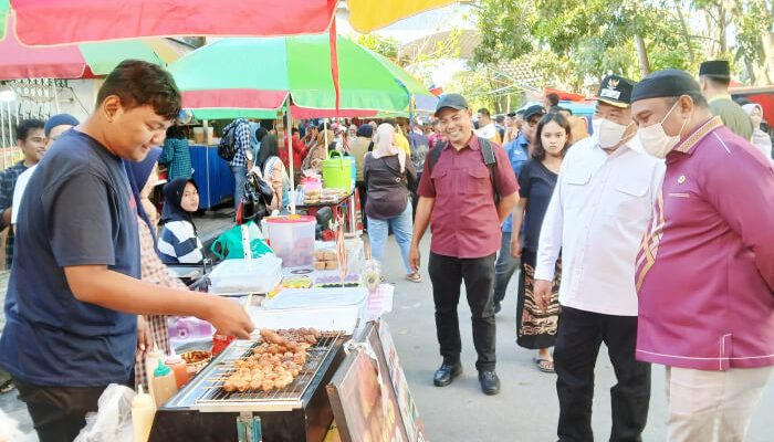 Pemerintah Pastikan Takjil di Kawasan Menara Limboto Aman Dikonsumsi