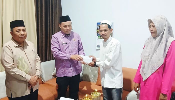 Baznas Kabupaten Gorontalo Salurkan Bantuan untuk Dai di Wilayah 3T