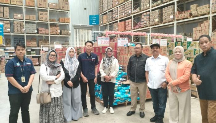 Komisi II Kunjungi Indogrosir, Pastikan Stok Bahan Pokok