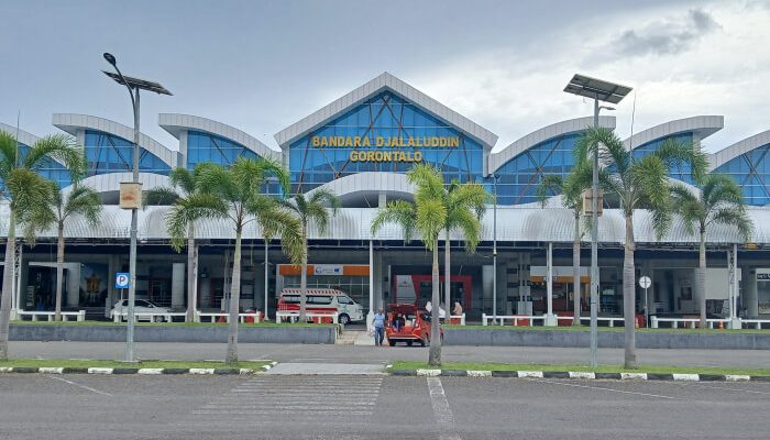Bandara Djalaluddin Gorontalo Gagalkan Penyelundupan Emas dalam Kaleng Biskuit 