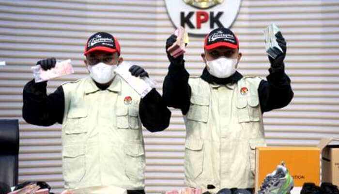 Terungkap: Bupati Tulungagung Belanjakan Uang Korupsi Rp2,7 M untuk Sepatu hingga THR