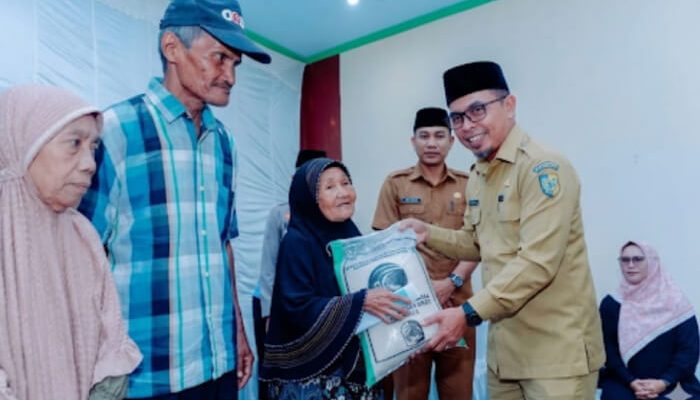 Salurkan Bantuan, Bupati Boltara Harap dapat Ringankan Beban Masyarakat