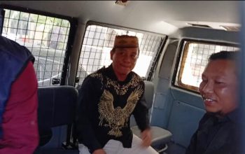 Polisi Limpahkan Ka Kuhu ke Kejari Kabgor, Dibawa Pakai Mobil Tahanan