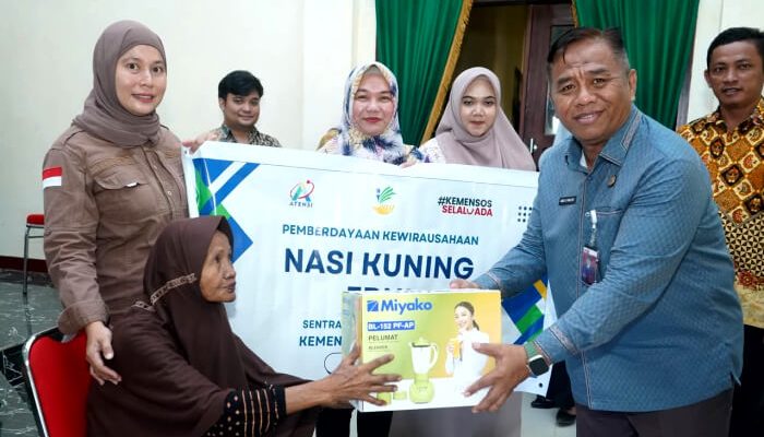 Asisten III Boltara Salurkan Bantuan untuk Lansia hingga Disabilitas