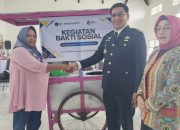 Kalapas Gorontalo Serahkan Gerobak UMKM untuk Keluarga Narapidana di Momentum HBP ke-62