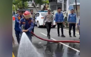 Tumpahan Solar di Pertigaan RSUD Ainun Habibie, Arus Lalu Lintas Dialihkan