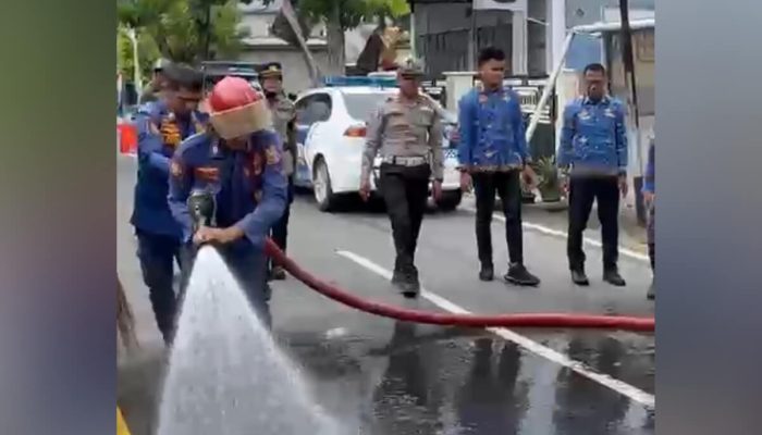 Tumpahan Solar di Pertigaan RSUD Ainun Habibie, Arus Lalu Lintas Dialihkan