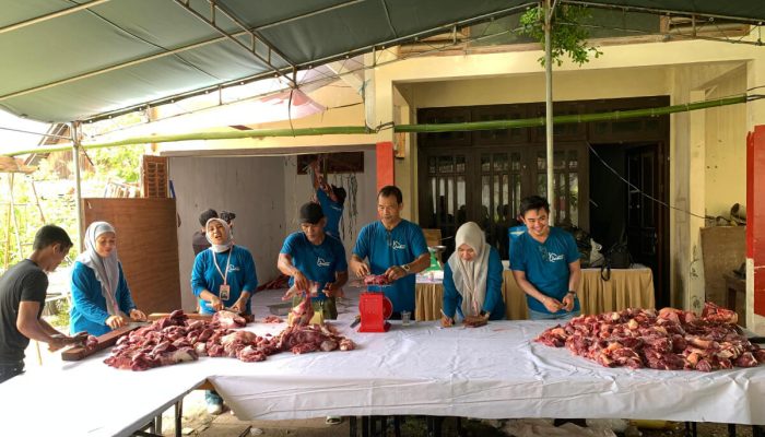 Idul Adha Penuh Makna, Grand Q Hotel Gorontalo Salurkan Daging Kurban untuk Sesama