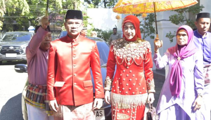 Pulang Kampung, Wali Kota Jakarta Selatan Disambut Adat Mopotilolo