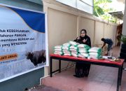 Setetes Kebaikan, Sejuta Manfaat: Rahmijati Jahja Bagikan Daging Kurban dan Beras ke Masyarakat