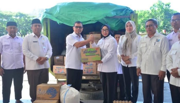 Boltara Peduli, Bupati Sirajudin Lasena Serahkan Bantuan untuk 2.817 Korban Banjir Biau
