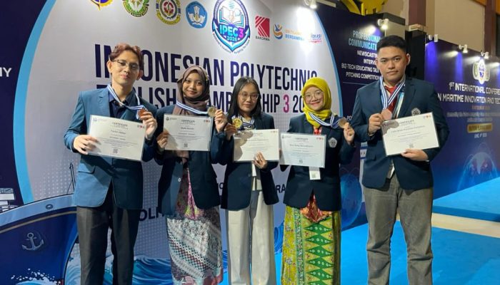 Membanggakan! Mahasiswa Polteknaker Raih 10 Penghargaan di Dua Ajang Nasional
