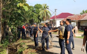 Polres Gorontalo Bersih-bersih Area PENAS KTNA Sambut Hari Bhayangkara ke-80