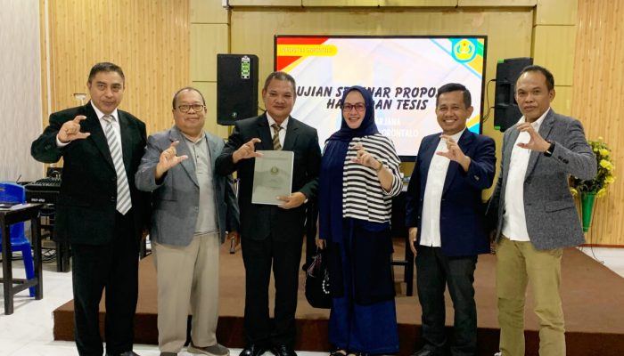 Bukan Cuma Jago Politik, Iskandar Mangopa Juga Bersinar di Dunia Akademik