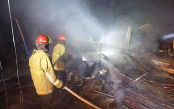 Ludes Dilahap Api, Warung di Telaga Biru Tinggal Puing
