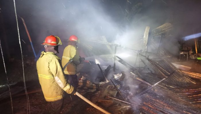 Ludes Dilahap Api, Warung di Telaga Biru Tinggal Puing