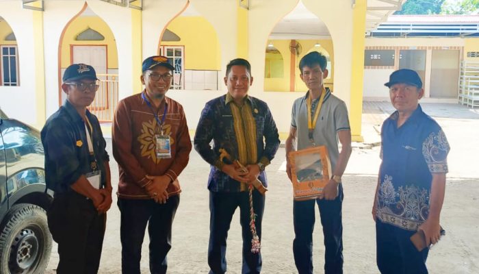 Tukar Cendera Mata, Revi Bobihoe dan Kontingen Kaltim Rajut Persaudaraan
