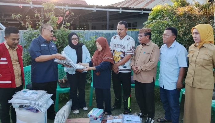 PMI Provinsi Gorontalo Serahkan Bantuan untuk Korban Kebakaran di Desa Bunggalo