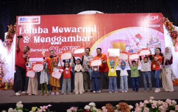 Lomba Mewarnai dan Menggambar Alfamart dan SGM Eksplor di Gorontalo Fathiya Senang Ikut Lomba Menggambar