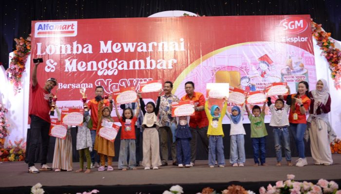 Lomba Mewarnai dan Menggambar Alfamart dan SGM Eksplor di Gorontalo Fathiya Senang Ikut Lomba Menggambar