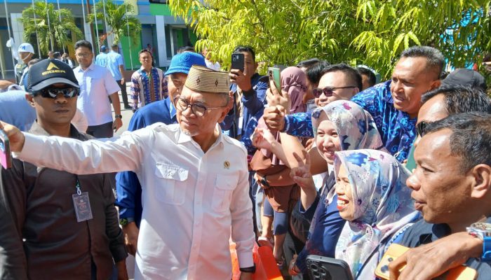 Momen Hangat Menko Pangan Zulkifli Hasan Sapa Peserta PENAS XVII Gorontalo