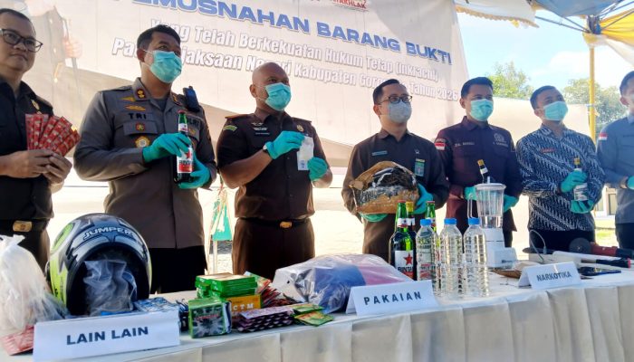 Eksekusi Putusan Pengadilan, 21 BB dari Sabu Hingga Sajam Dimusnahkan Kejari Kabgor