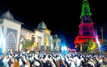 Haru! Lautan Manusia di Masjid Baiturrahman Limboto, Kirim Doa untuk Almarhum Rachmat Gobel