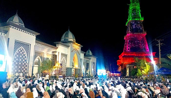 Haru! Lautan Manusia di Masjid Baiturrahman Limboto, Kirim Doa untuk Almarhum Rachmat Gobel