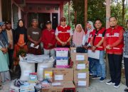 Kolaborasi PMI Provinsi, Kabgor dan Kecamatan Telaga, Salurkan Bantuan Bagi Korban Kebakaran di Pilohayanga