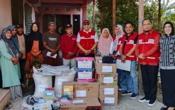 Kolaborasi PMI Provinsi, Kabgor dan Kecamatan Telaga, Salurkan Bantuan Bagi Korban Kebakaran di Pilohayanga