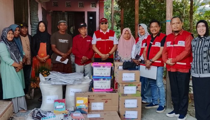 Kolaborasi PMI Provinsi, Kabgor dan Kecamatan Telaga, Salurkan Bantuan Bagi Korban Kebakaran di Pilohayanga