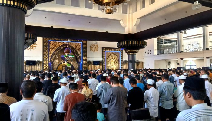 Ba’da Jumat, Jamaah Masjid Baiturrahman Limboto Gelar Shalat Ghaib untuk Rachmat Gobel