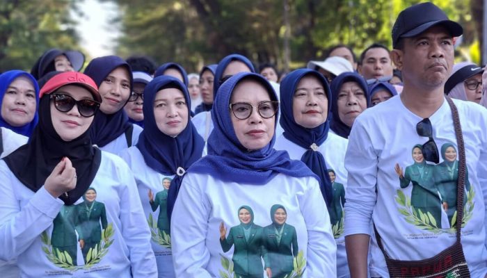 Dukung Gaya Hidup Sehat, Maryam-Venny Ikuti Jalan Sehat Nasional PKK dan Dekranasda