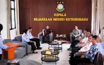 Perkuat Tata Kelola dan Mitigasi Risiko Hukum, Pemkab Bolmong Terima 4 Dokumen Legal Opinion dari Kejari Kotamobagu