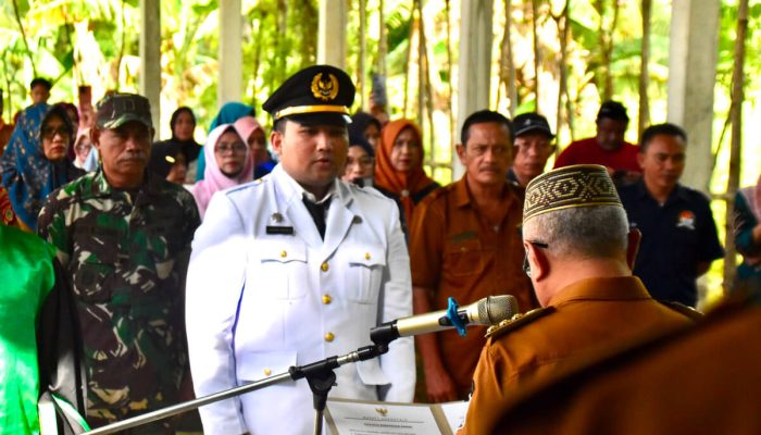 Lantik Pj Kades Botumoputi, Bupati Sofyan Puhi Tekankan Pelayanan Prima