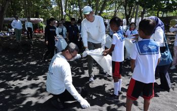 Pertamina Trans Kontinental Gandeng Elemen Masyarakat Jaga Kebersihan Pantai di Bitung